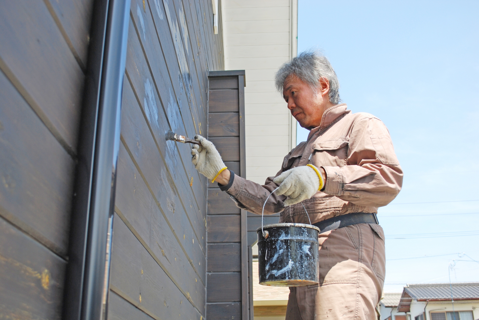 外壁塗装はDIYできる?サイディングの剥がれをスプレーなどで補修は可能?